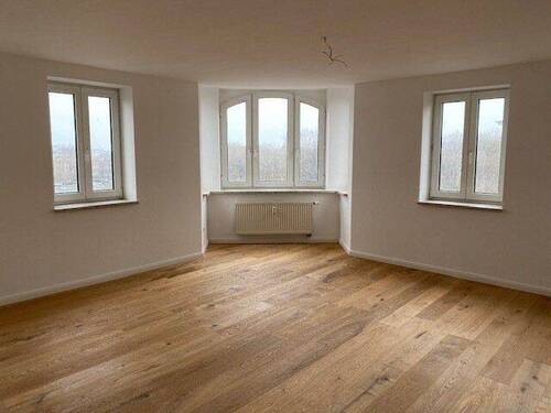helles Wohnzimmer - Etagenwohnung mit 82,00 m&sup2; in Zwickau zur Miete