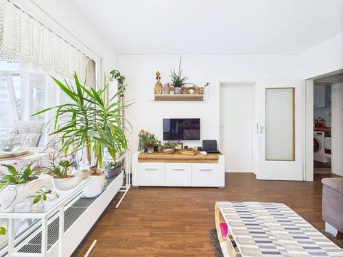 Wohnzimmer - Etagenwohnung mit 60,00 m² in Laatzen zum Kaufen