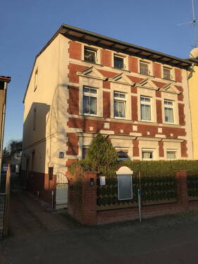 Bild 1 - stilvolles Mehrfamilienhaus u. Nebengebäude