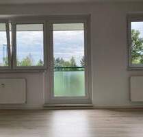 Frisch, hell, bereit fürs Einziehen: 3 Zimmer mit großem Wohnzimmer, offener Küche und Balkon - Gotha