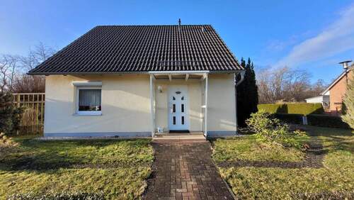 Hausansicht - 5 Zimmer Einfamilienhaus zum Kaufen in Borna