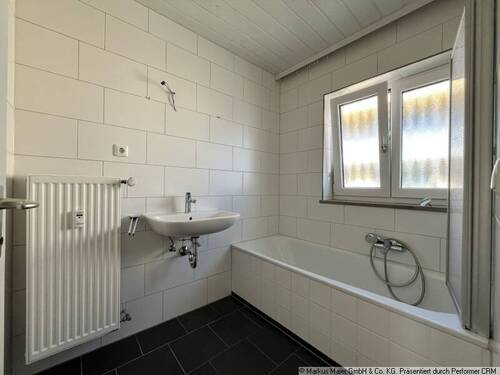 Bad - 4 Zimmer Etagenwohnung in Dorfen