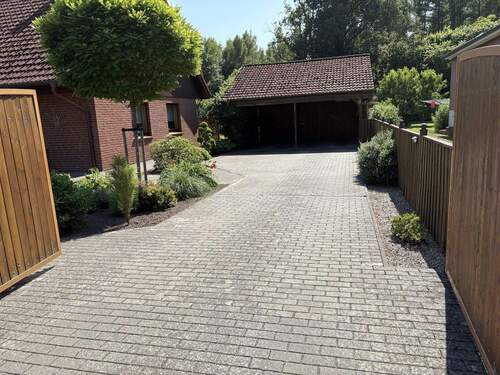 Einfahrt mit Doppelcarport - Einfamilienhaus mit 127,00 m² in Hagenow Heide zum Kaufen