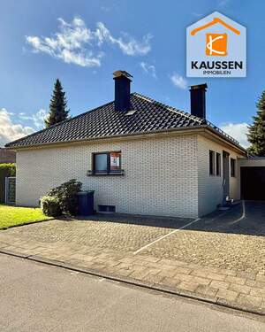 Hausansicht - Freistehender Bungalow mit Garten und Garage in Spitzenlage von Eschweiler - Dürwiss!!!