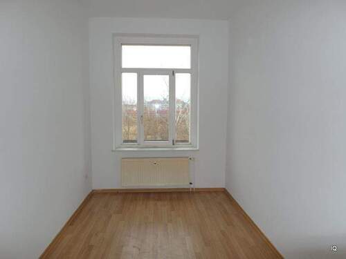 Schmales Schlafzimmer. - 