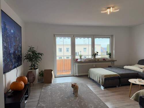 Wohnzimmer - +++Helle 2-Zi.-Whg. mit Loggia und TG-Platz +++