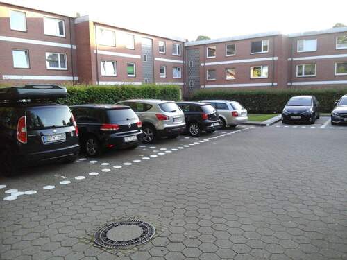 Stellplätze vor dem Haus - 