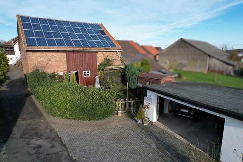 Stall mit der Doppelgarage - 