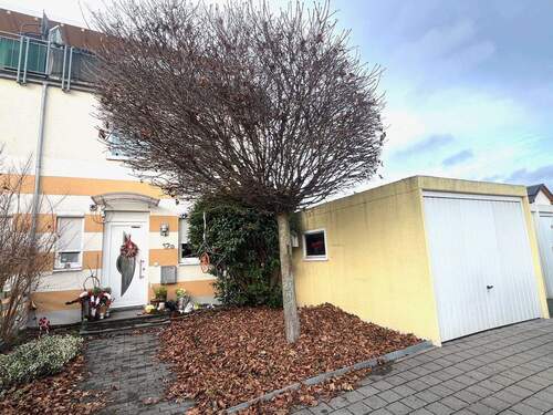 Vorderansicht mit Garage - Reihenendhaus mit 150,80 m&sup2; in Bad Kreuznach zum Kaufen