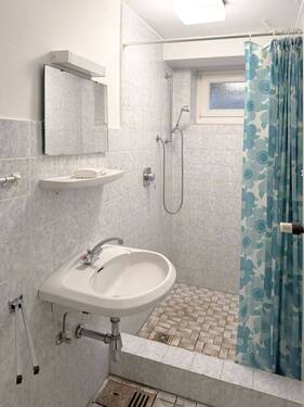 Dusche und WC im Keller - 
