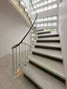 Blick ins helle Treppenhaus.jpg - 