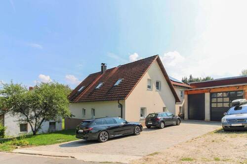 Außenansicht - 8 Zimmer Mehrfamilienhaus, Wohnhaus zum Kaufen in Duggendorf