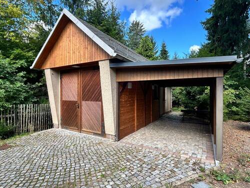 Garage mit Carport - 