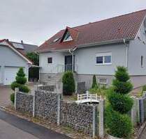 Zweifamilienhaus mit Doppelgarage in Mühlhausen-Ehingen