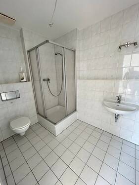 Duschbad - Etagenwohnung mit 31,50 m&sup2; in Neukirchen/Erzgebirge zur Miete