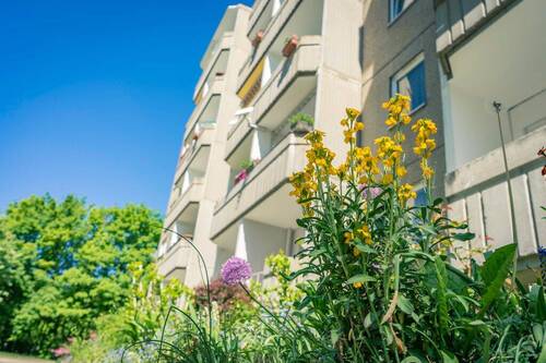 Rückansicht - 3-Raum-Wohnung mit Balkon nahe Eissportzentrum