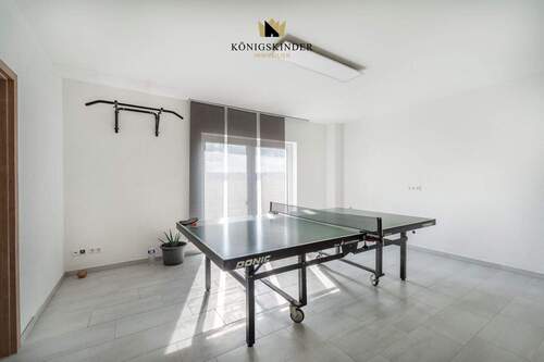 ...eine Runde Tischtennis im Keller... - 
