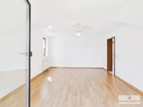 Blick zum Wohnbereich - 2 Zimmer Etagenwohnung zur Miete in Saarbrücken