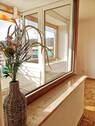 Wohnzimmer mit Balkon - Etagenwohnung mit 65,00 m&sup2; in Hamburg zum Kaufen