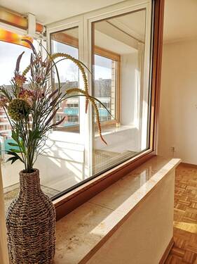 Wohnzimmer mit Balkon - Etagenwohnung mit 65,00 m&sup2; in Hamburg zum Kaufen