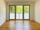 Schlafzimmer mit grünem Ausblick - 