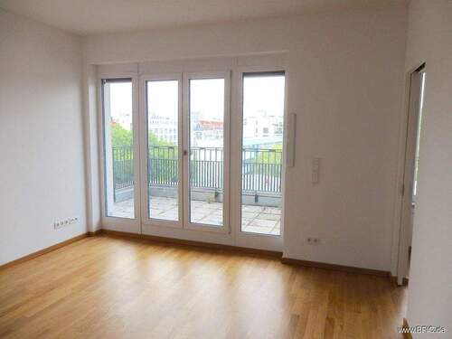 Ross 17 Wohnen_Balkon - 2 Zimmer Etagenwohnung zur Miete in Berlin Mitte