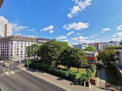 Blick vom Balkon - Etagenwohnung mit 52,00 m² in Berlin Mitte zur Miete