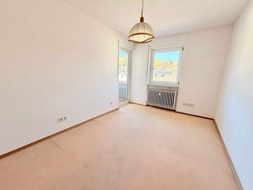 Schönes Kinderzimmer mit Zugang zum Balkon - 