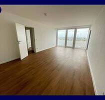 Über den Dächern von Köln mit Dom-Blick! Modernisierte 2 Zimmer-Wohnung + Balkon+ neues Wannenbad