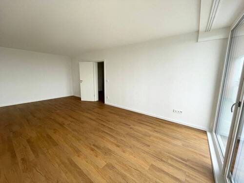 Wohnzimmer - 2 Zimmer Etagenwohnung zur Miete in Köln