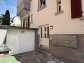 Hauseingangsbereich mit Garage - 2 Zimmer Mehrfamilienhaus, Wohnhaus zum Kaufen in Stuttgart Bad Cannstatt