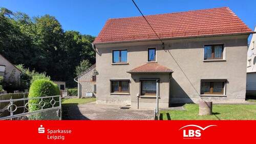 Hausansicht - Familienhaus mit großem Grundstück