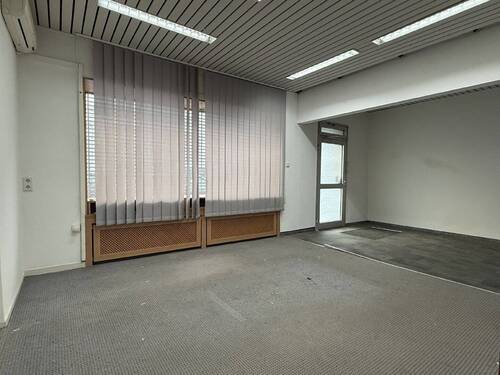 Ladenlokal - 8 Zimmer Mehrfamilienhaus, Wohnhaus zum Kaufen in Krefeld