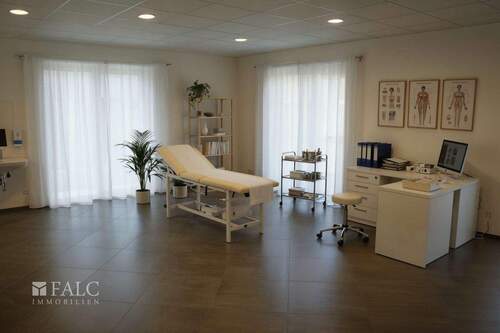 Büro EG links KI generiert - 