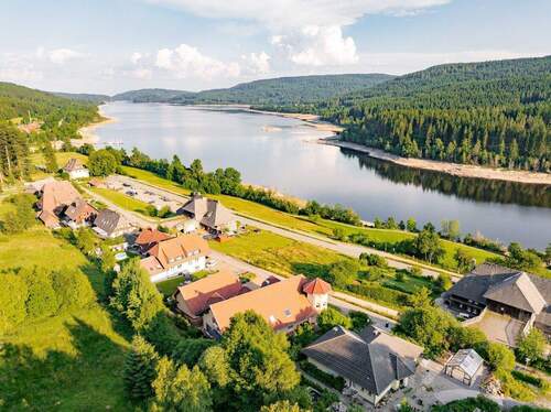 Nahe Umgebung und Blick auf den See - 