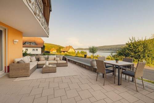 Visualisierung Terrasse Haupthaus mit Seeblick - 