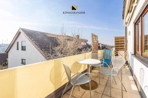 Gemütlicher Balkon mit Blick ins Grüne - 