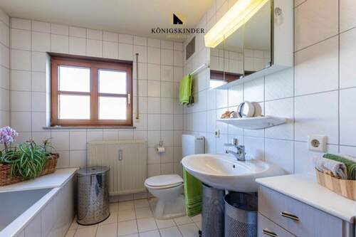 Modernes Tageslichtbad- Funktionalität trifft Wohlfühlatmosphäre - 