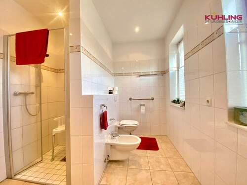 Bad mit barrierefreier Dusche - 