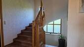 Flur mit Treppe in OG und in Keller - 