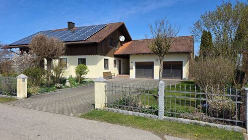 Außenansicht - Geborgenheit für die ganze Familie - helles, gepflegtes Einfamilienhaus mit Garten