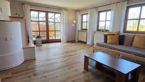 Wohnzimmer mit Zugang Terrasse - 