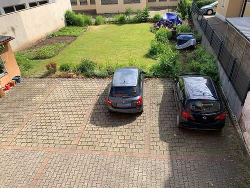 Garten und PKW-Stellplätze - 