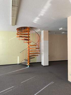 Erdgeschoss links - Gewerbeobjekt (Büro, Produktion, Verkauf) in Nürnberg zur Miete