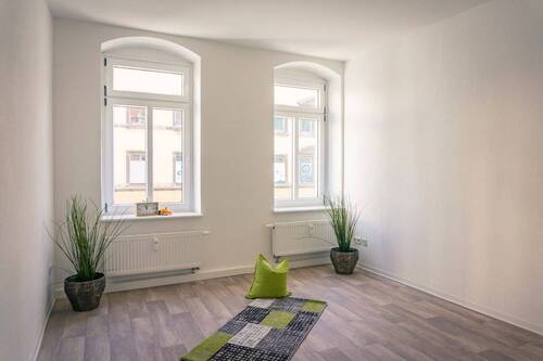 Wohnzimmer Vergleichswohnung - 4 Zimmer Etagenwohnung zur Miete in Chemnitz