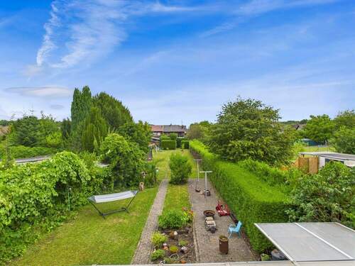 Blick vom Balkon in den Garten - 