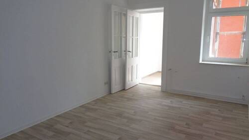 Wohnzimmer Tür zum Balkon.JPG - 