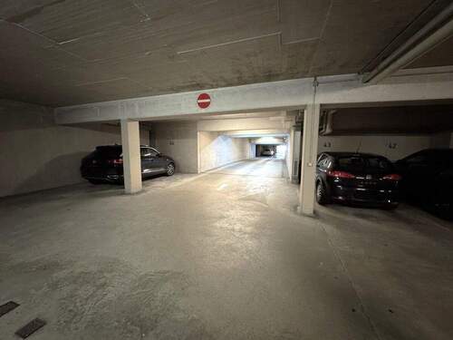 Tiefgaragenstellplatz - 