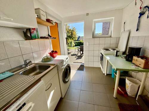 angrenzender Hauswirtschaftsraum - 