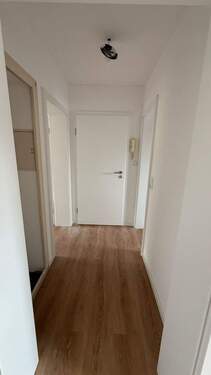 Flur Richtung Wohnungstür - 2 Zimmer Etagenwohnung in Meisenheim